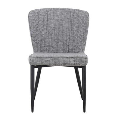 Šedá židle v jednoduchém stylu